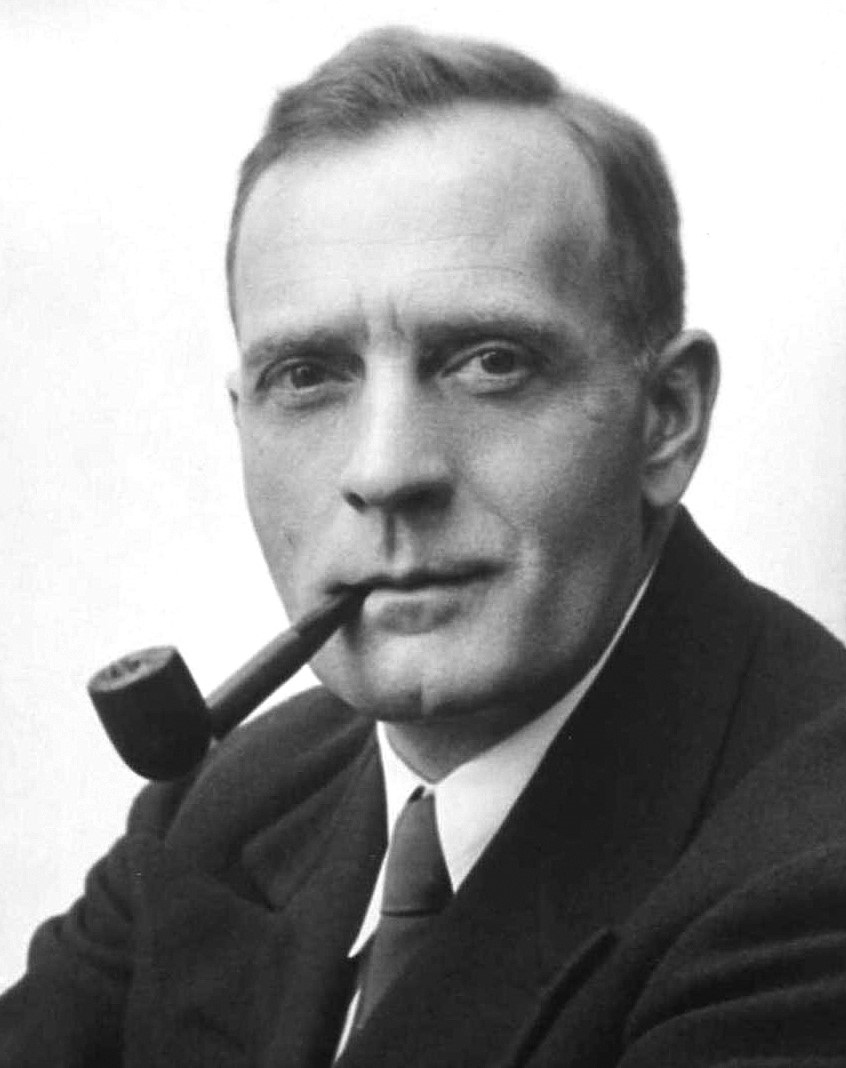 Studio portrait photograph of Edwin Powell Hubble (cropped)